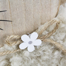 Lade das Bild in den Galerie-Viewer, 2er Set Holzhase mit Kunstfell Beige oder Rosa