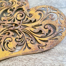 Lade das Bild in den Galerie-Viewer, 2er Set Gartenstecker Herz Rost Metall