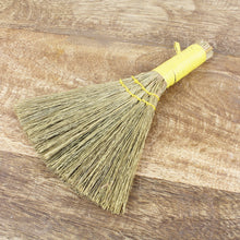Lade das Bild in den Galerie-Viewer, Tischbesen Stroh