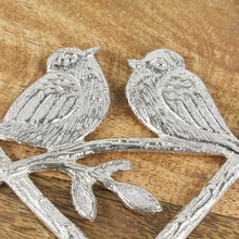 Lade das Bild in den Galerie-Viewer, Dekohänger Herz Vogel Metall Silber