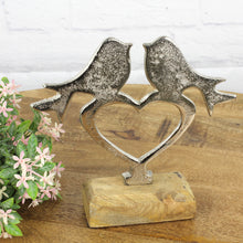 Lade das Bild in den Galerie-Viewer, Dekoherz mit Vögel auf Holzsockel