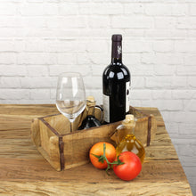 Lade das Bild in den Galerie-Viewer, Ziegelform mit Metallbeschlägen, Teakholz