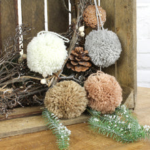 Lade das Bild in den Galerie-Viewer, Dekohänger aus Wolle im 4er Set
