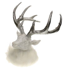Lade das Bild in den Galerie-Viewer, Hirschkopf Fell weiß/silber