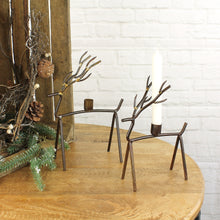 Lade das Bild in den Galerie-Viewer, Kerzenhalter Hirsch groß oder klein, Metall braun
