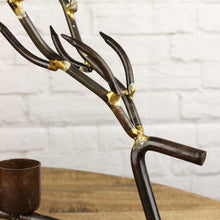 Lade das Bild in den Galerie-Viewer, Kerzenhalter Hirsch groß oder klein, Metall braun