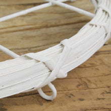 Lade das Bild in den Galerie-Viewer, Kranz, Weide zum Hängen mit Gitter und Metallkette