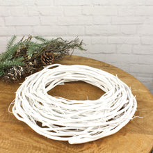 Lade das Bild in den Galerie-Viewer, Holzkranz Weiß 30 oder 42 cm