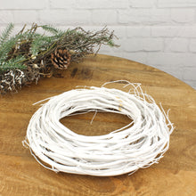 Lade das Bild in den Galerie-Viewer, Holzkranz Weiß 30 oder 42 cm