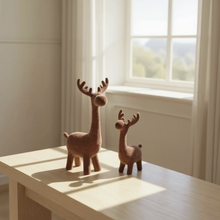 Lade das Bild in den Galerie-Viewer, 2er Set Deko Rentier modern Taupe Braun oder Grün modern Weihnachtsdeko Dekorentier
