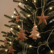 Lade das Bild in den Galerie-Viewer, 4er Set Dekohänger Stern Tanne PU Leder Weihnachten Weihnachtsdeko
