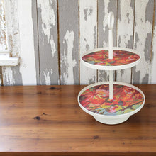 Lade das Bild in den Galerie-Viewer, Etagere Weiß bunt floral 30 x 46 cm Metall Dekoetagere Metalletagere Landhaus
