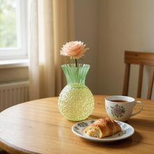 Lade das Bild in den Galerie-Viewer, Dekovase Ananas modern Gelb Grün Glas Glasvase
