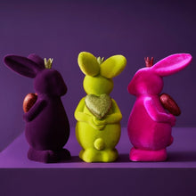 Lade das Bild in den Galerie-Viewer, Osterhase mit Herz Grün 22 cm Dekohase Oster Deko Osterdekoration
