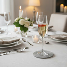 Lade das Bild in den Galerie-Viewer, 4er Set Glasuntersetzer Perlen Schwarz, Weiß oder Silber Getränkeuntersetzer 10 cm
