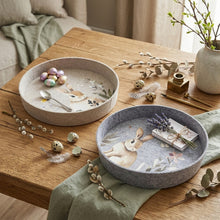 Lade das Bild in den Galerie-Viewer, 2er Set Dekotablett Filz Ostern 23 cm rund Beige Grau Osterdekoration Filztablett Osterhase
