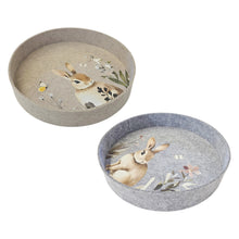 Lade das Bild in den Galerie-Viewer, 2er Set Dekotablett Filz Ostern 23 cm rund Beige Grau Osterdekoration Filztablett Osterhase
