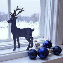 Lade das Bild in den Galerie-Viewer, Dekohirsch Blau Glitzer Kunststoff beflockt Dekofigur Weihnachten Winter Hirsch Deko
