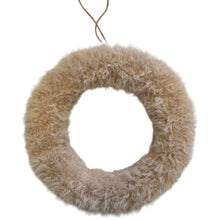 Lade das Bild in den Galerie-Viewer, Dekokranz Felloptik Textil Hell Beige 22 cm Türkranz Wandkranz Kranz Deko
