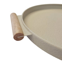 Lade das Bild in den Galerie-Viewer, Dekotablett rund Creme Beige 36 cm modern Tablett Metall Holz

