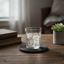 Lade das Bild in den Galerie-Viewer, 4er Set Glasuntersetzer Perlen Schwarz, Weiß oder Silber Getränkeuntersetzer 10 cm
