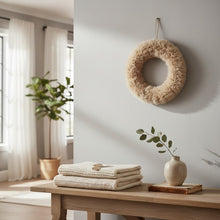 Lade das Bild in den Galerie-Viewer, Dekokranz Felloptik Textil Dunkel Beige 26 cm Türkranz Wandkranz Kranz Deko

