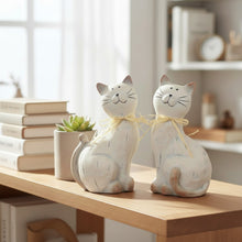 Lade das Bild in den Galerie-Viewer, 2er Set Dekofigur Katze Creme Champagner 20 cm modern Dekokatze Katzenfigur Figur Deko
