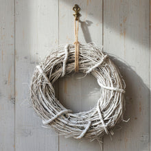 Lade das Bild in den Galerie-Viewer, Dekokranz Naturmaterial Holz Braun 30 cm Kranz
