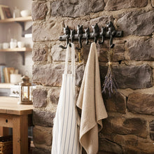 Lade das Bild in den Galerie-Viewer, Hakenleiste Katzen 25 cm Dekohaken Wandhaken Haken Gusseisen Dunkelrost
