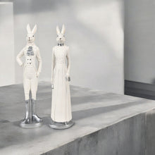 Lade das Bild in den Galerie-Viewer, Dekofigur Osterhase männlich od. weiblich Osterdekoration Weiß Polyresin Hasenfigur Hase

