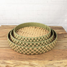 Lade das Bild in den Galerie-Viewer, 3er Set Dekotablett Jute Papier Grün Braun Tablett rund Tablettset modern

