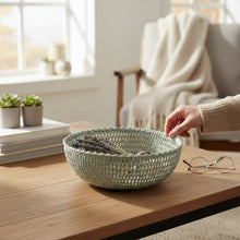 Lade das Bild in den Galerie-Viewer, Dekoschale Makramee Grün Baumwolle Metall Schale 25 cm
