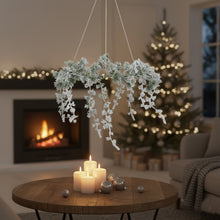 Lade das Bild in den Galerie-Viewer, Dekokranz hängend Grün Weiß Kunststoff 40 cm Kranz Winterkranz modern
