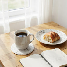 Lade das Bild in den Galerie-Viewer, 4er Set Glasuntersetzer Perlen Schwarz, Weiß oder Silber Getränkeuntersetzer 10 cm
